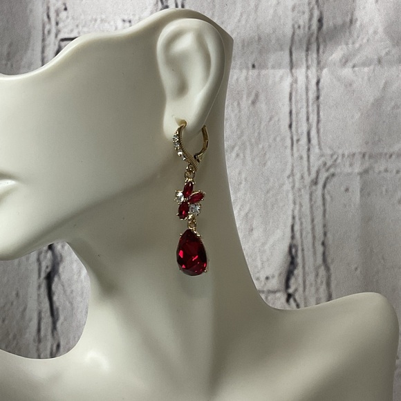 🐘🐘 Givenchy Red Drop Earrings - Picture 8 of 11